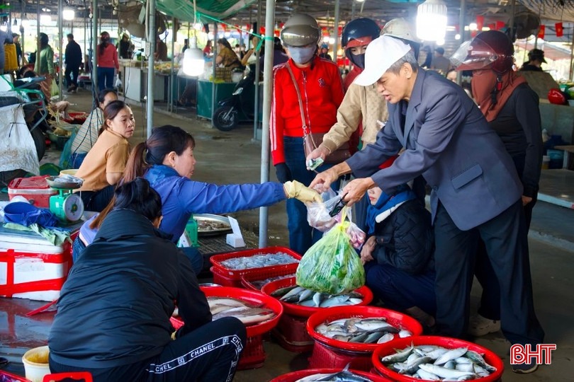 Người dân Hà Tĩnh dè chừng với cá cháo Chợ cá biển